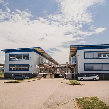 Comfort Obrezje By Highway, Free Covered Parking Jesenice na Dolenjskem